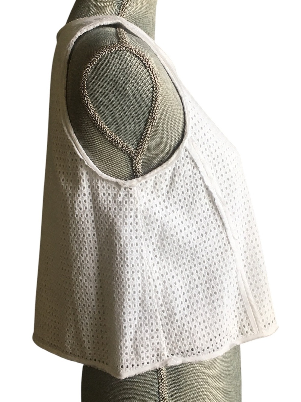 BCBGMaxazria white sleeveless crop top - Picture 3 of 7